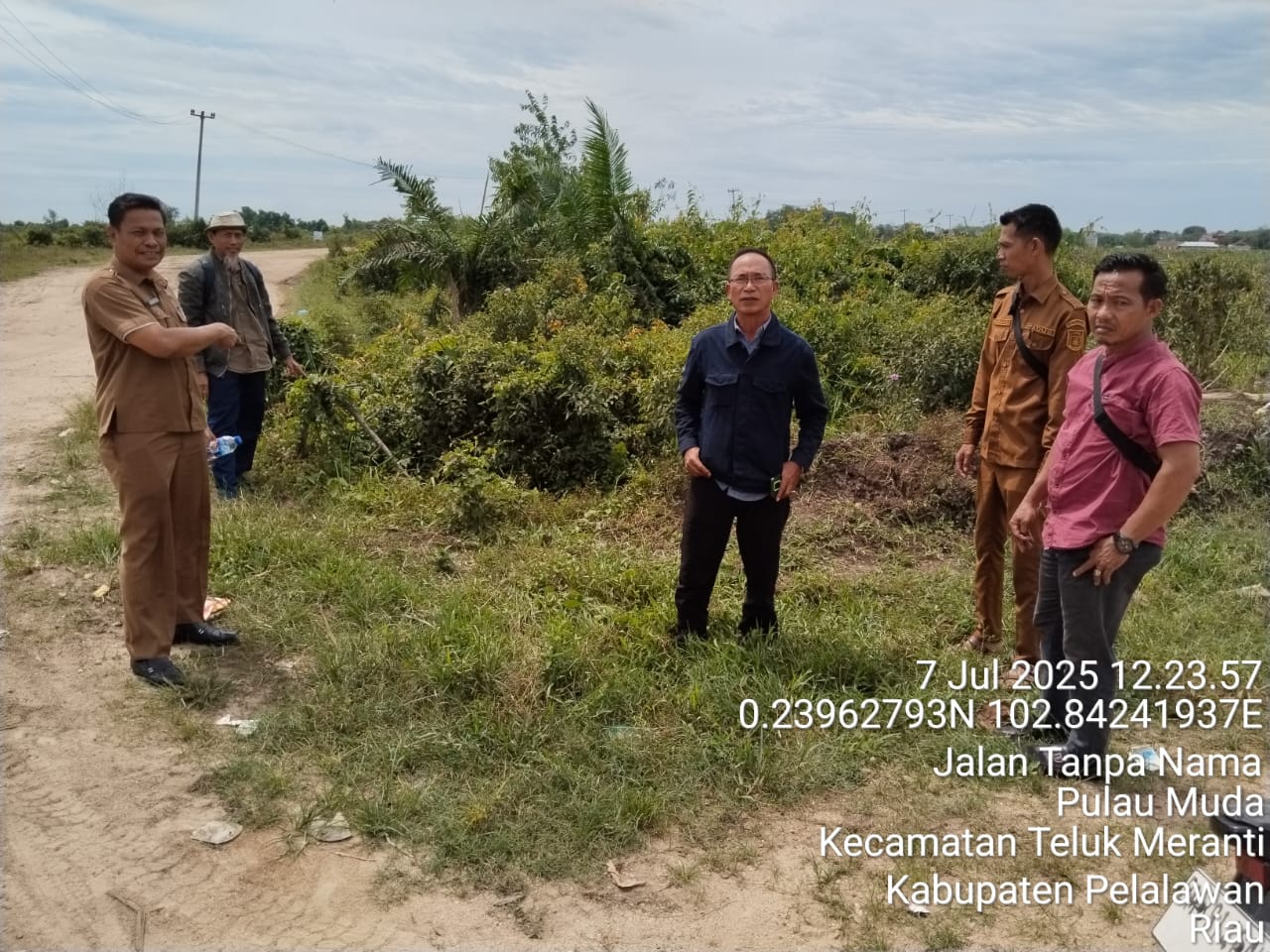 You are currently viewing Pemerintah Kecamatan Teluk Meranti Survey Lokasi Pencucian kanal/Parit  Jalan Lintas Bono