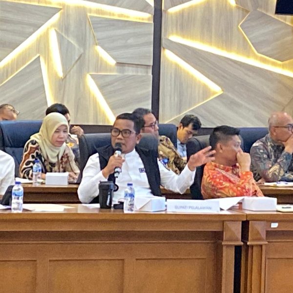Bupati Pelalawan Hadiri Pertemuan BAM DPR RI Terkait Perlindungan Hak Hidup Masyarakat Sekitar TNTN