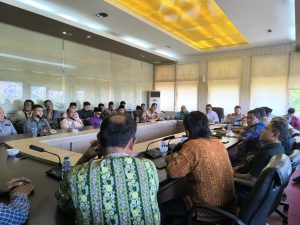 Read more about the article Bupati Pelalawan Terima Audiensi Warga Desa Kesuma, TBS Dari Bukit Kesuma Dipastikan Tetap Diterima