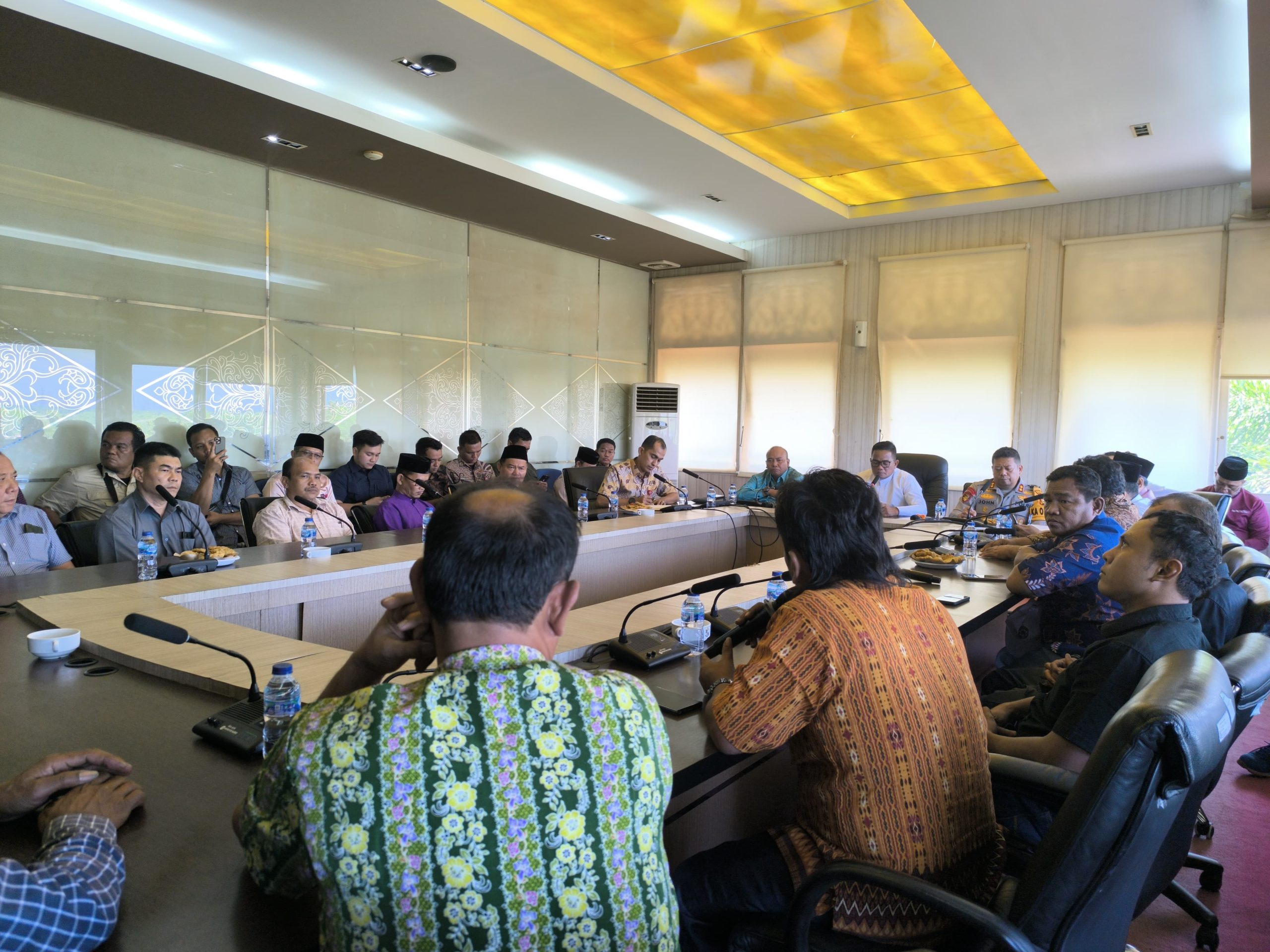 You are currently viewing Bupati Pelalawan Terima Audiensi Warga Desa Kesuma, TBS Dari Bukit Kesuma Dipastikan Tetap Diterima