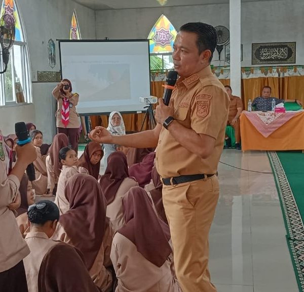 Wakil Bupati Husni Thamrin Berikan Motivasi Growth Mindset kepada Siswa SMK Negeri 1 Pangkalan Kerinci