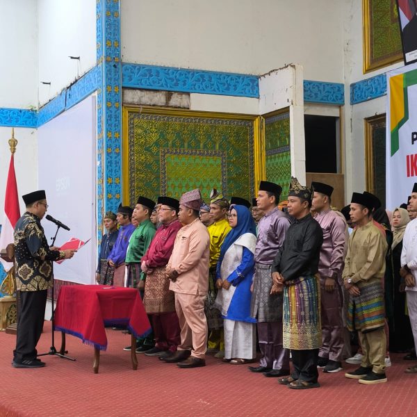 Sekda Pelalawan Tengku Zulfan Lantik Pengurus IKKP Periode 2025-2030