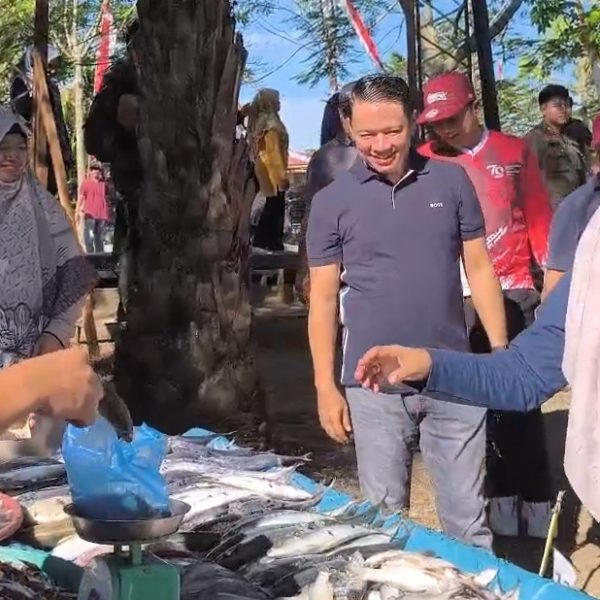 Wakil Bupati Pelalawan Buka Program Wisata Belanja Perikanan (WILKAN) di Embung Bhakti Praja