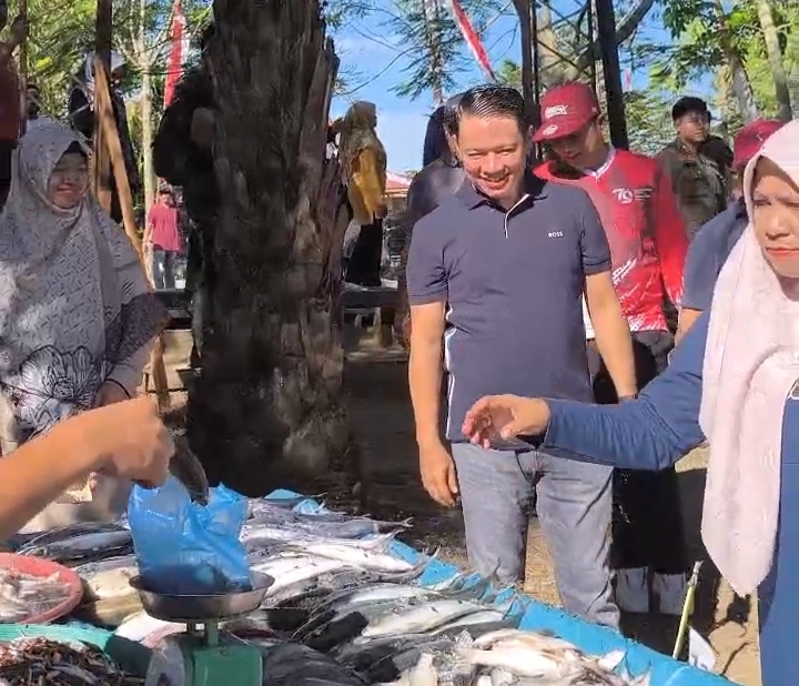 You are currently viewing Wakil Bupati Pelalawan Buka Program Wisata Belanja Perikanan (WILKAN) di Embung Bhakti Praja