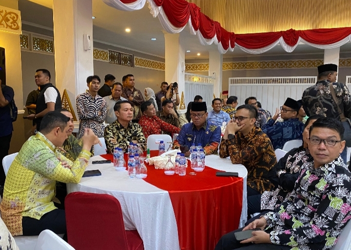 You are currently viewing Wakil Bupati Pelalawan Hadiri Acara Kenal Pamit Kapolda Riau