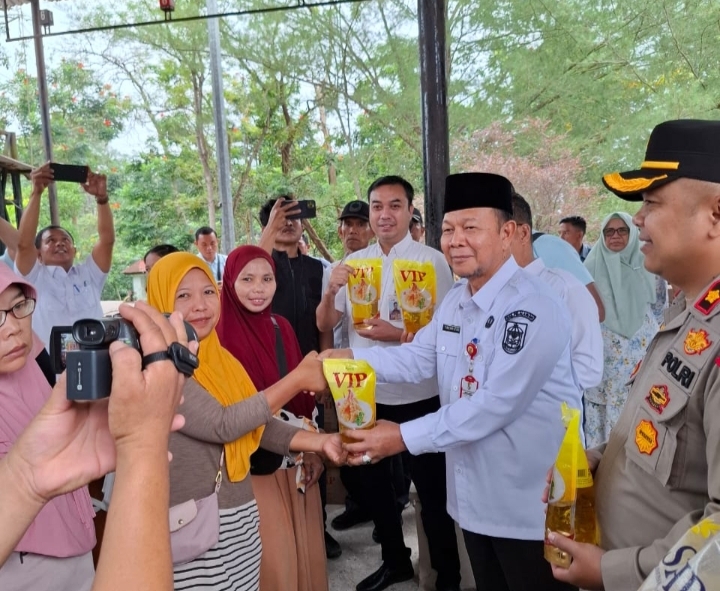 You are currently viewing Pemerintah Kabupaten Pelalawan Melaksanakan Operasi Pasar Murah Jelang Hari Raya Idul Fitri 1446 H