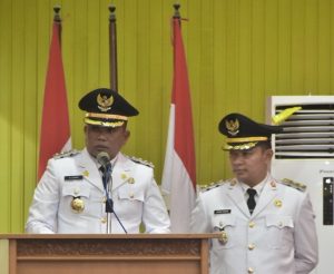 Read more about the article Bupati Pelalawan Zukri dan Wakil Bupati Husni Thamrin Sampaikan Pidato Pasca Pelantikan Di DPRD Pelalawan