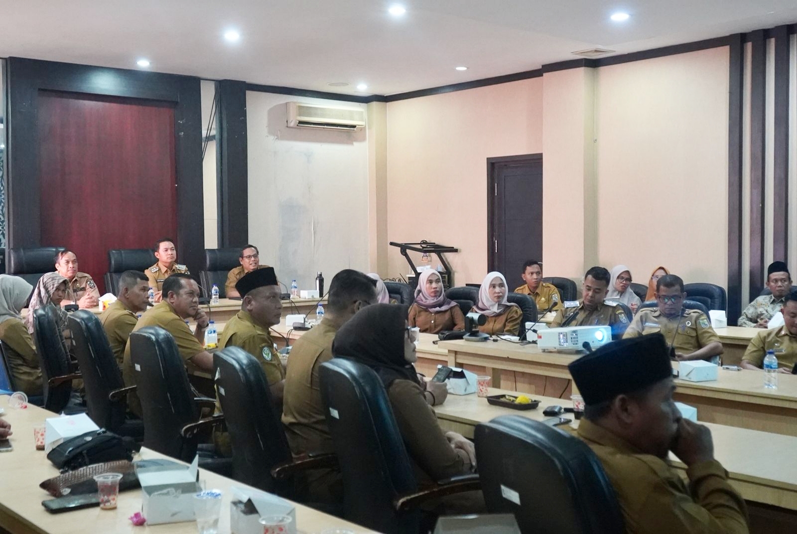 You are currently viewing Wakil Bupati Pelalawan Ikuti Peluncuran 80.000 Koperasi Desa/Kelurahan Merah Putih Oleh Presiden RI