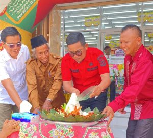 Read more about the article Bupati Pelalawan Hadiri Grand Opening Sialang Makmur Mart