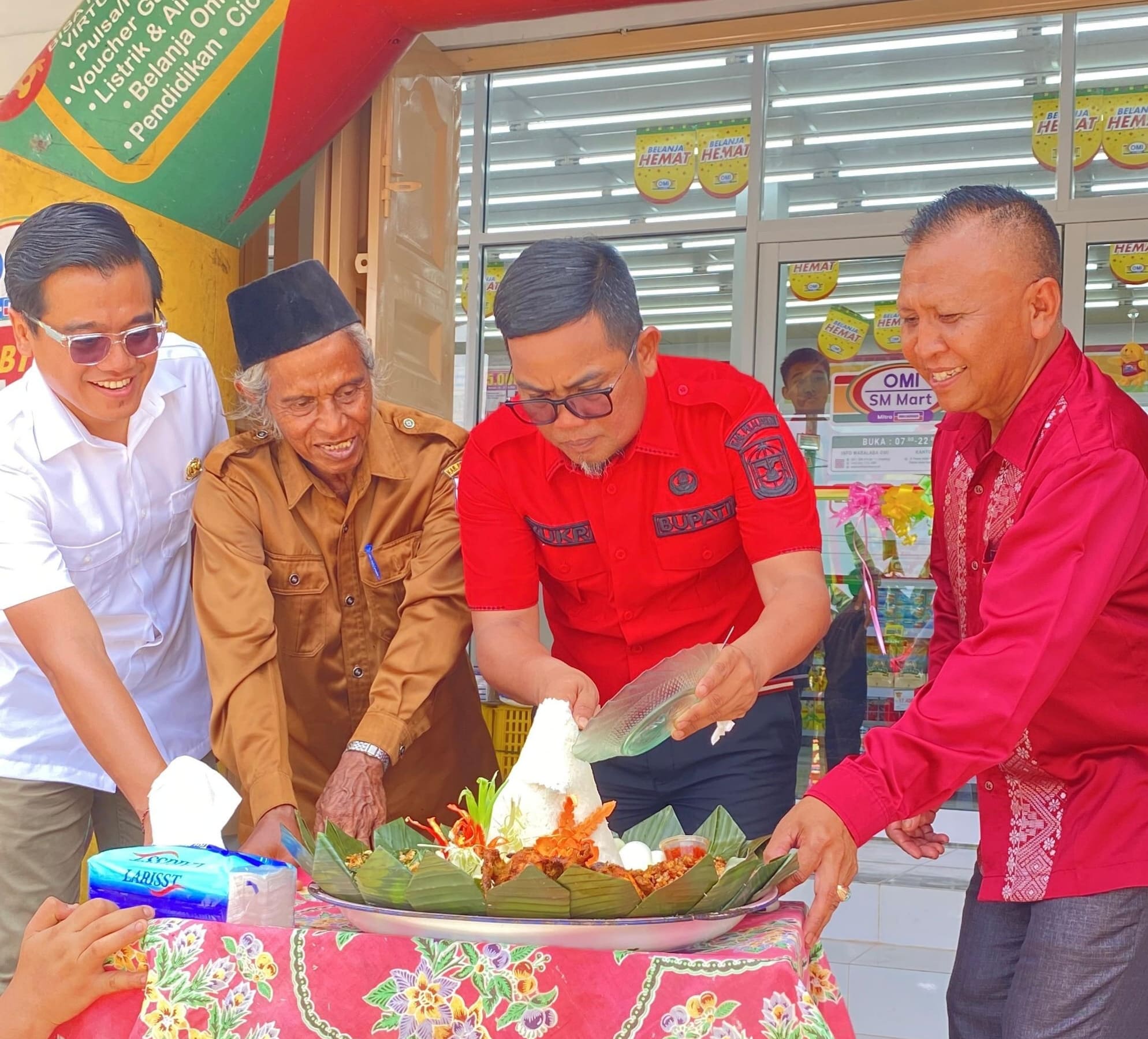 You are currently viewing Bupati Pelalawan Hadiri Grand Opening Sialang Makmur Mart
