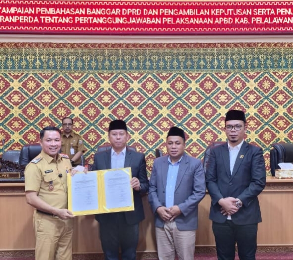 Wakil Bupati Pelalawan Hadiri Rapat Paripurna Penyampaian dan Penyerahan KUPA-PPAS Perubahan APBD Tahun Anggaran 2025