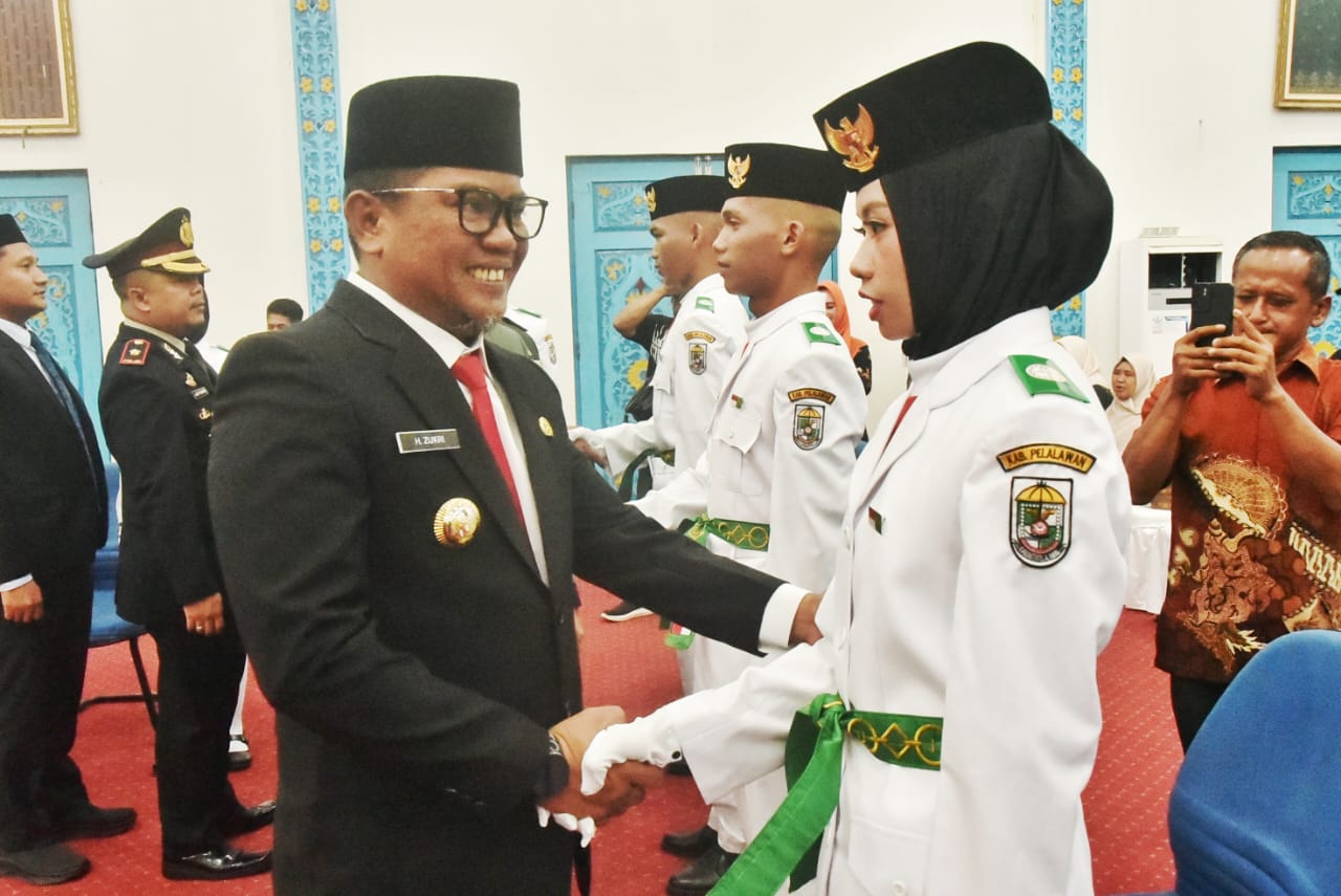 Read more about the article Bupati Pelalawan Kukuhkan 35 Anggota Paskibraka Kabupaten Pelalawan Tahun 2025
