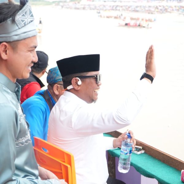 Bupati Zukri Hadiri Pembukaan Festival Pacu Jalur Tradisional Kuantan Singingi Tahun 2025