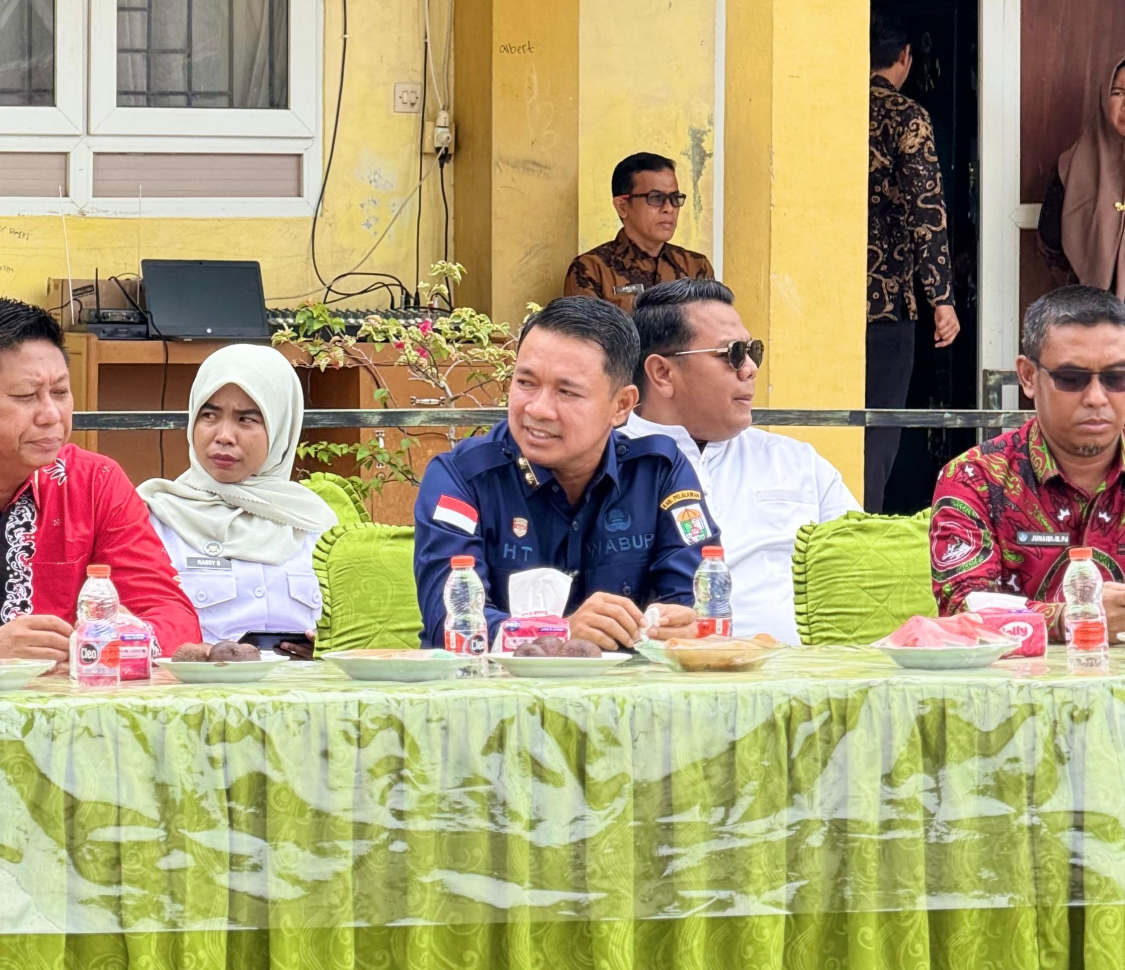You are currently viewing Wakil Bupati Pelalawan Launching Dapur SPPG Yayasan Harapan Bunda di SMPN 1 Pangkalan Kerinci
