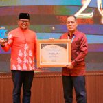 Bupati Zukri Terima Penghargaan Sebagai Kepala Daerah Paling Inovatif