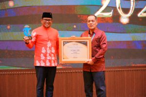 Read more about the article Bupati Zukri Terima Penghargaan Sebagai Kepala Daerah Paling Inovatif