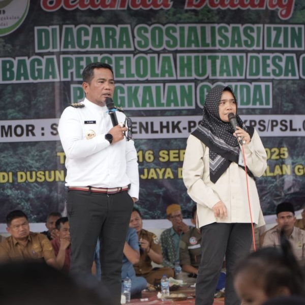 Bupati Pelalawan Hadiri Sosialisasi Keberadaan Izin Lembaga Pengelola Hutan Desa (LPHD) di Desa Pangkalan Gondai
