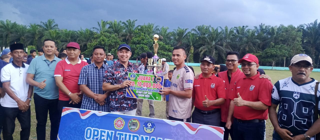 You are currently viewing Wakil Bupati Tutup Secara Resmi Open Turnamen Segati CUP 22 Tahun 2025