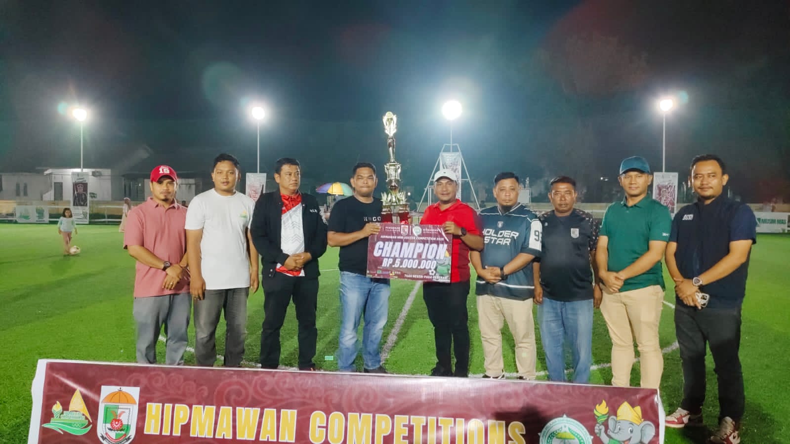 You are currently viewing Turnamen Mini Soccer Pada Turnamen Hipmawan Competition Resmi Di tutup; Tim Family Aidan berhasil Raih Juara.