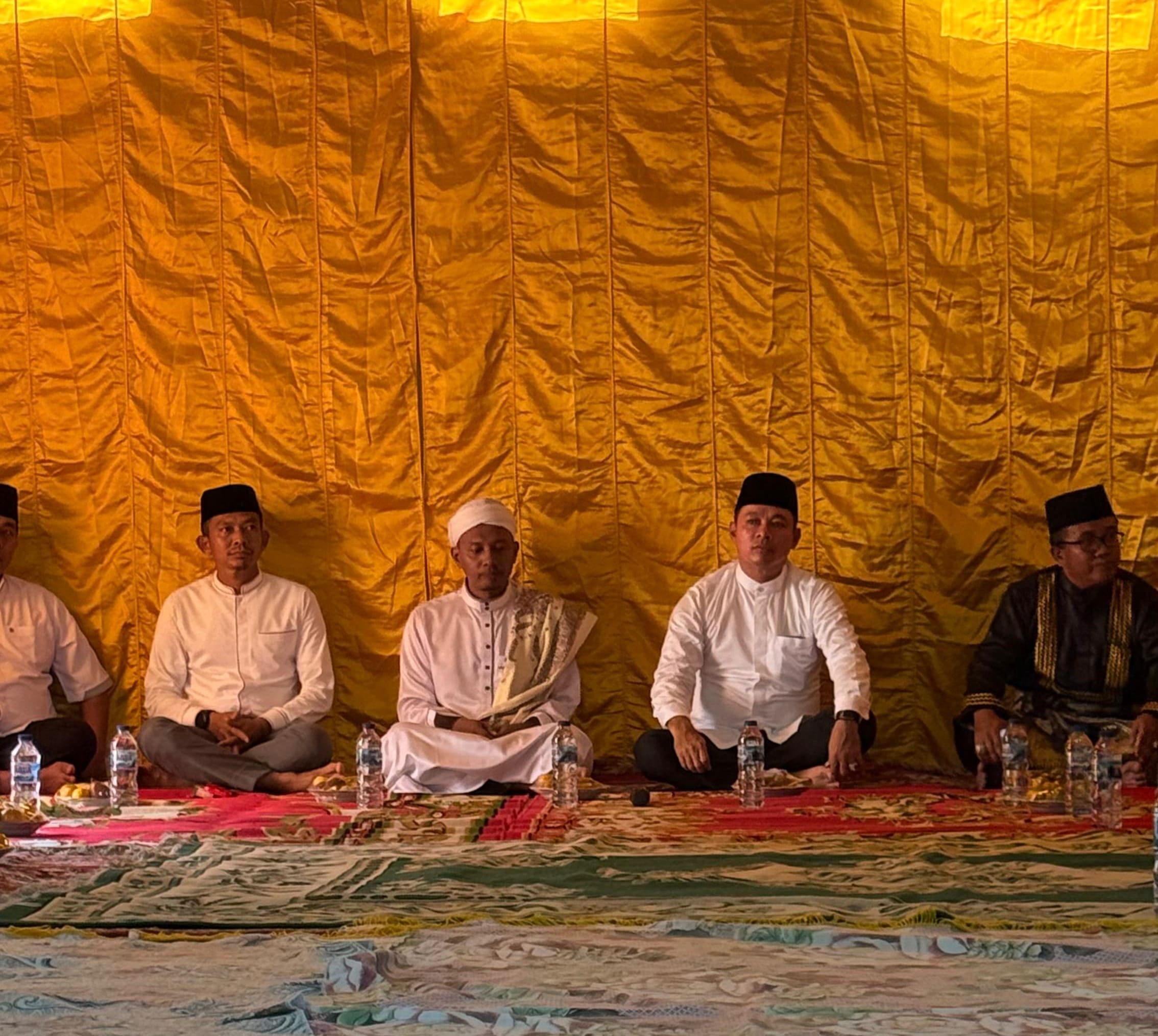 You are currently viewing Wakil Bupati Pelalawan Resmi Buka Suluk Khalwat Thariqat Naqsabandiyah di Desa Rantau Baru