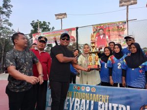 Read more about the article Bupati H Zukri Tutup Turnamen VollyBal Putri Cup II IPKPB di Kelurahan Pangkalan Bunut
