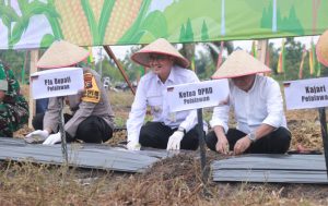 Read more about the article Pelalawan,Mediacenter- Pjs. Bupati Pelalawan Hadiri Kick Off  Ketahanan Pangan  Polres Pelalawan Demi Dukung Asta Cita Presiden