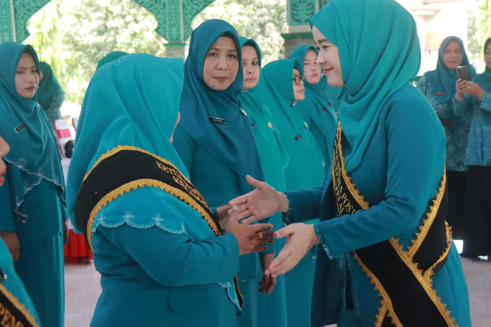You are currently viewing Kukuhkan Ketua Pembina Posyandu Kecamatan Se-kabupaten Pelalawan, ini Pesan Sella Pitaloka, S.AP