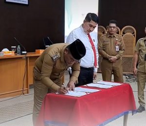 Read more about the article Bupati Pelalawan Tandatangani MoU Dengan Kejaksaan Negeri Pelalawan
