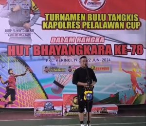 Read more about the article Bupati Resmi Buka Turnamen Bulu Tangkis Kapolres Cup Pelalawan 2024, HUT Bhayangkara ke 78