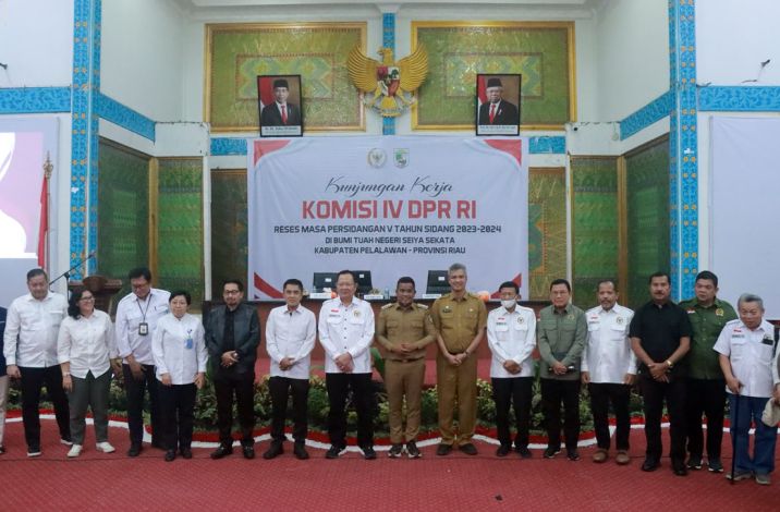 You are currently viewing Bupati Zukri Harapkan Dukungan Komisi IV DPR RI Dalam Mensupport Potensi Sumber Daya di Kabupaten Pelalawan