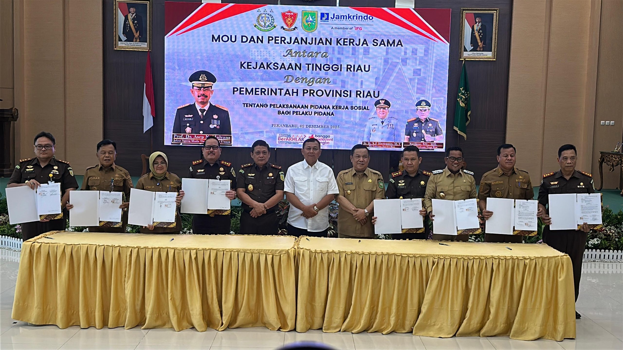 Read more about the article Pemkab Pelalawan Ikut Tandatangani MoU Pelaksanaan Pidana Kerja Sosial bersama Kejati Riau