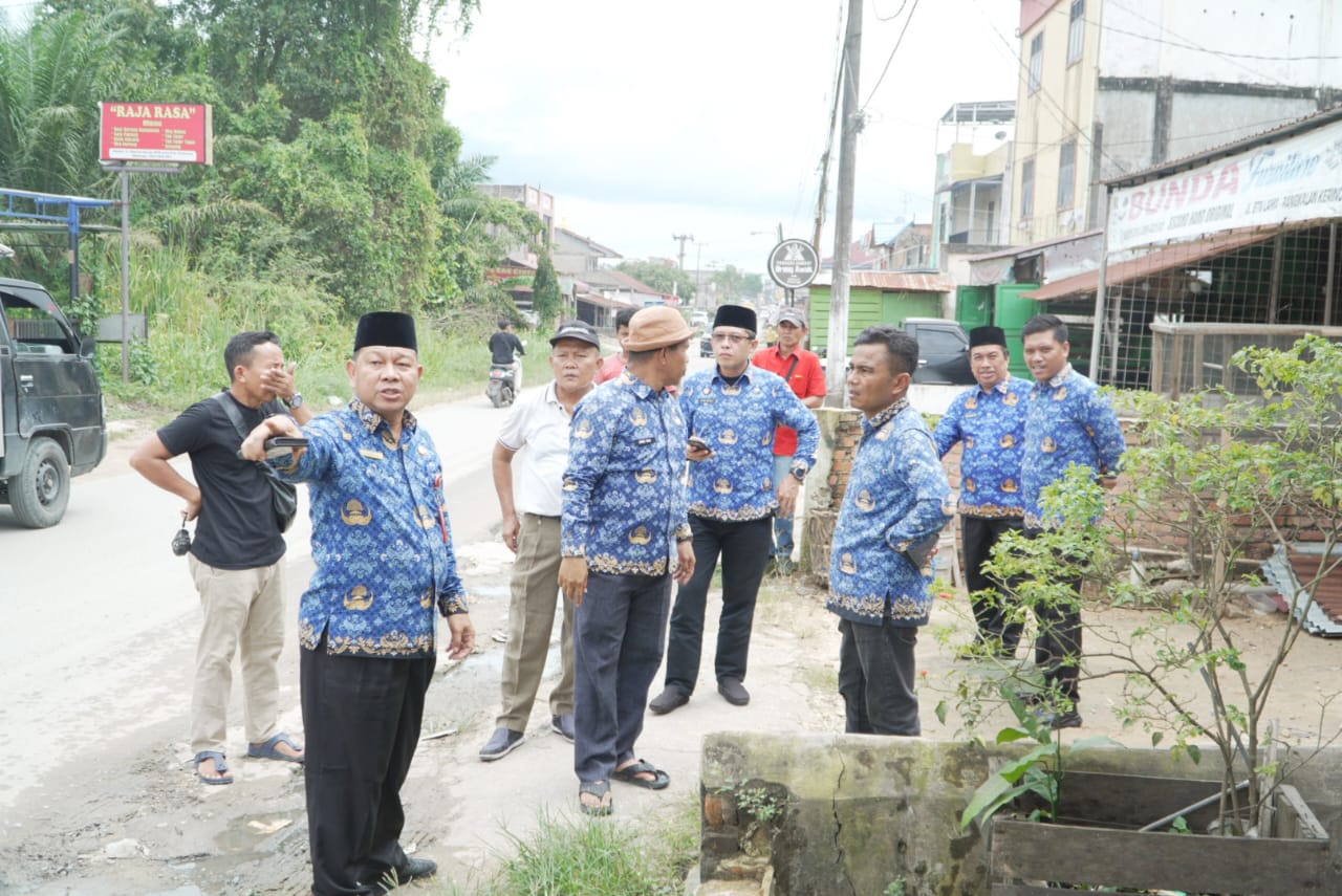 You are currently viewing Antisipasi Musim Penghujan, Tim Satgas Penanganan Banjir Pelalawan Tinjau Drainase BTN Lama