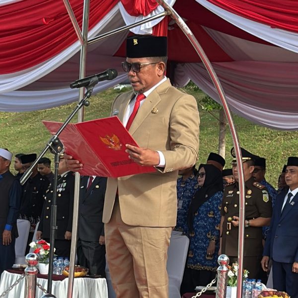 Bupati Pelalawan Pimpin Upacara Peringatan Hari Pahlawan Tahun 2025