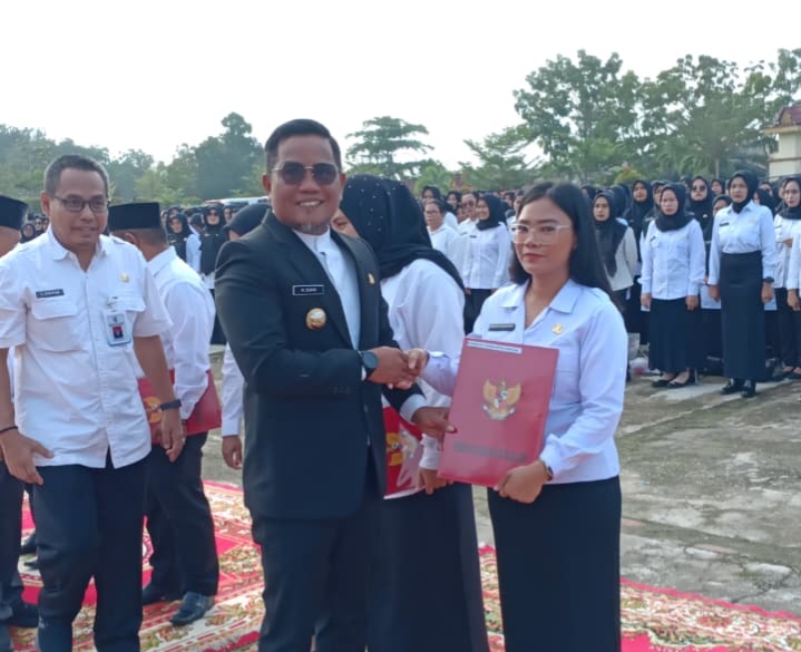 You are currently viewing Bupati Pelalawan Lantik 3.816 PPPK Paruh Waktu