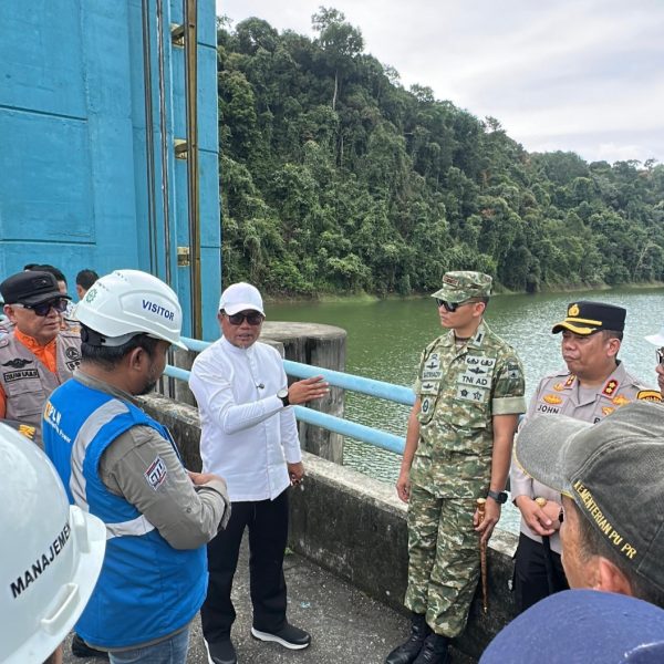 Bupati Pelalawan Kunjungi PLTA Koto Panjang, Pastikan Debit Air Masih Aman