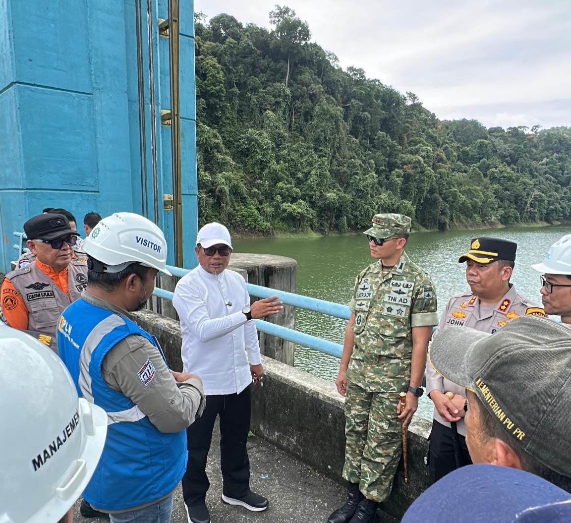 Read more about the article Bupati Pelalawan Kunjungi PLTA Koto Panjang, Pastikan Debit Air Masih Aman