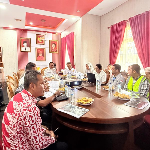 Bupati Pelalawan Pimpin Rakor Teknis Persiapan Penimbunan Jalan Lintas Timur Sumatera KM 73–82