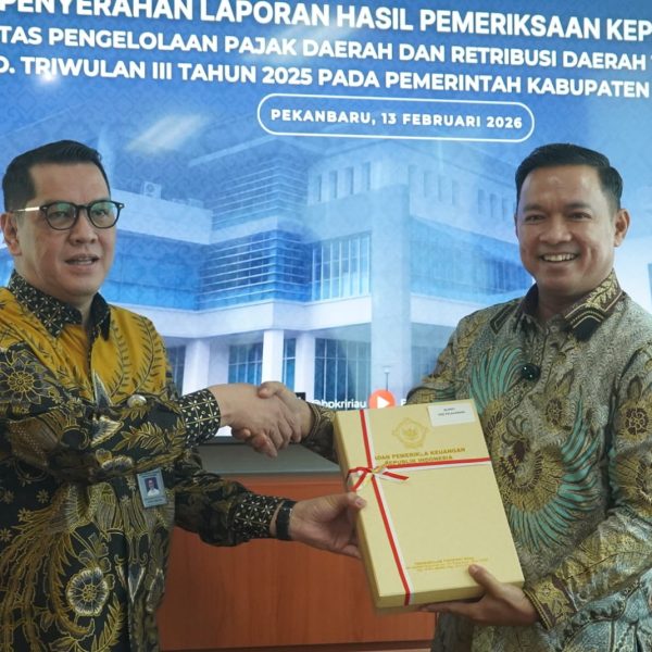 Wabup Pelalawan Hadiri Penyerahan LHP Kepatuhan Pengelolaan Pajak dan Retribusi Daerah