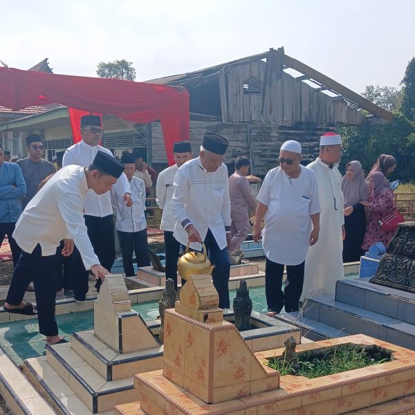 Bupati Zukri Ziarah Kubur dan Sambut Ramadan 1447 H di Kuala Terusan