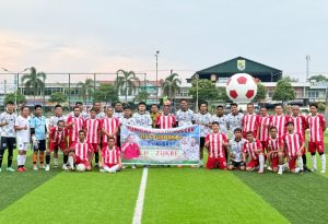 Read more about the article Bupati Zukri Ikuti Pertandingan Fun Match Minisoccer Bersama Riau Vibes FC