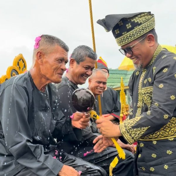 Bupati Zukri Hadiri Rangkaian Tradisi Belimau Sultan di Pelalawan