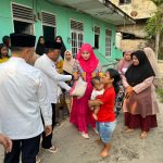 Bupati dan Wakil Bupati Pelalawan Salurkan Bantuan kepada Warga di Pangkalan Kerinci