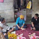 Bupati Pelalawan Zukri Salurkan Bantuan kepada Warga Pangkalan Kerinci Timur