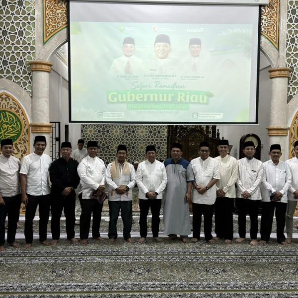 Safari Ramadhan di Pelalawan, Pemprov Riau Pererat Silaturahmi dan Salurkan Berbagai Bantuan