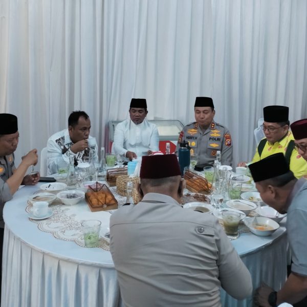 Bupati Pelalawan Dampingi Kapolda Riau Safari Ramadan dan Buka Puasa Bersama di Polres Pelalawan