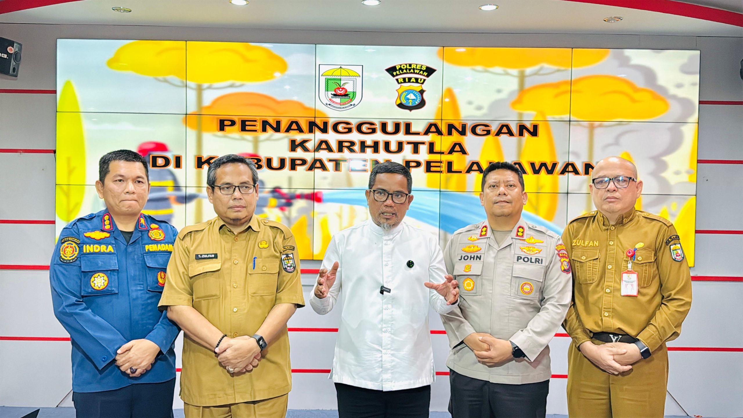 You are currently viewing Sudah Bisa Dikendalikan, Bupati Zukri apresiasi Sinergi Tim Gabungan Pemadaman Karhutla di Wilayah Kabupaten Pelalawan