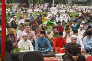 Read more about the article Bupati Pelalawan Sholat Idul Fitri 1447 H Bersama Masyarakat