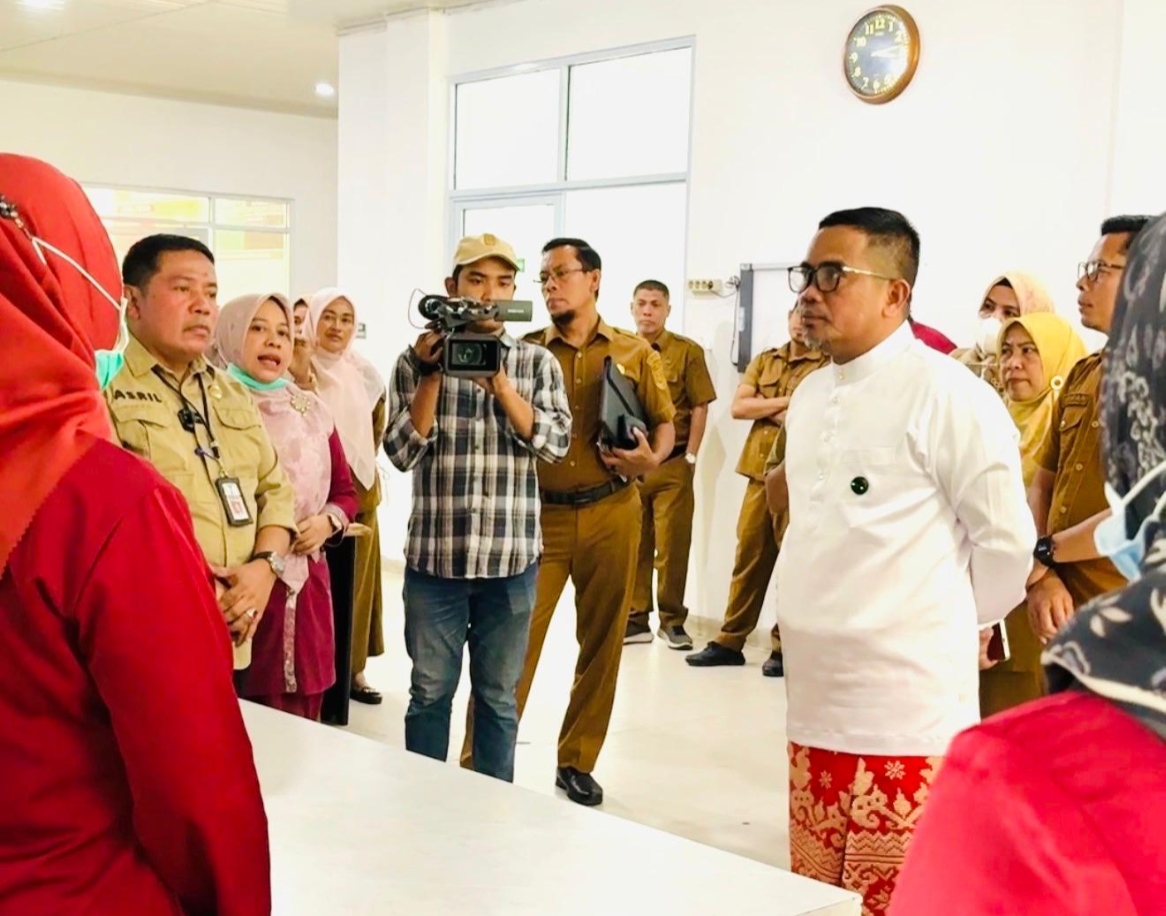Read more about the article Bupati Pelalawan Sidak RSUD Selasih Tindaklanjuti Keluhan Pelayanan Pasien BPJS