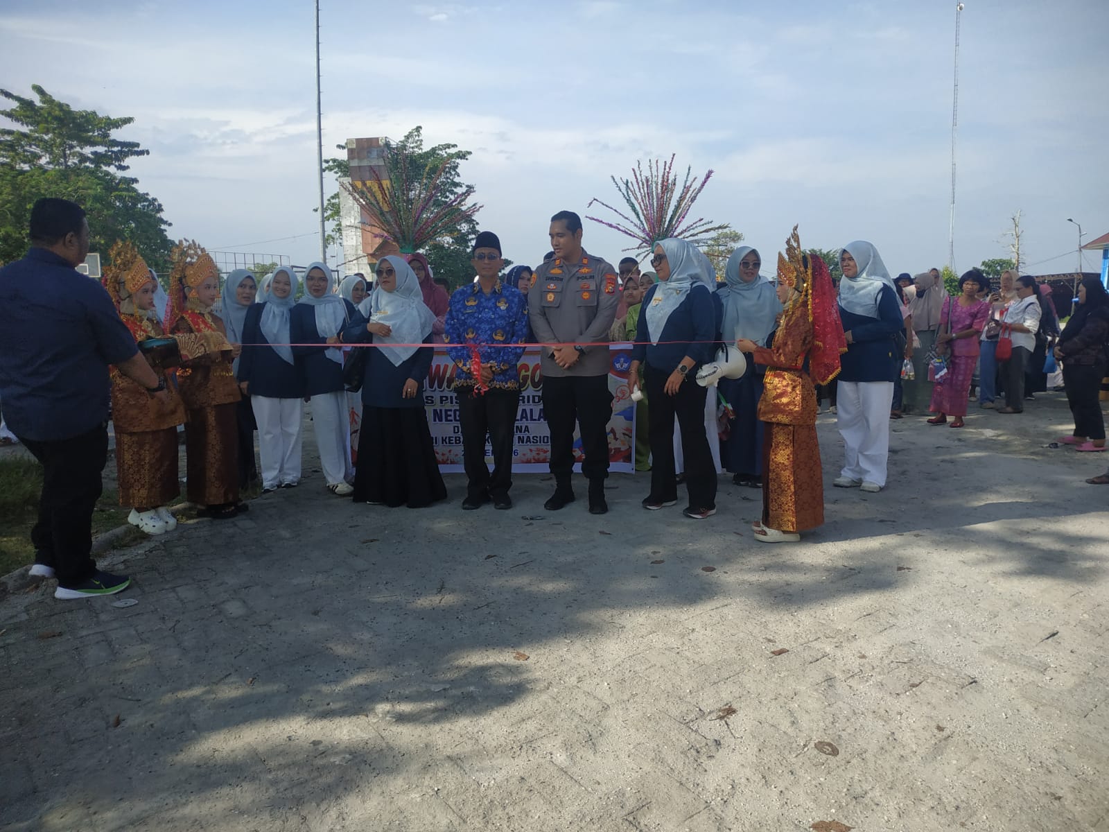 You are currently viewing Pemkab Pelalawan Hadiri Pawai dan Pelepasan Siswa SLB Negeri, Momentum Tumbuhkan Kepercayaan Diri Anak Berkebutuhan Khusus