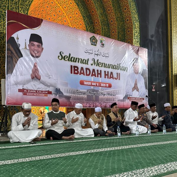 Bupati  Zukri Lepas Keberangkatan 223 Jemaah Calon Haji Kabupaten Pelalawan